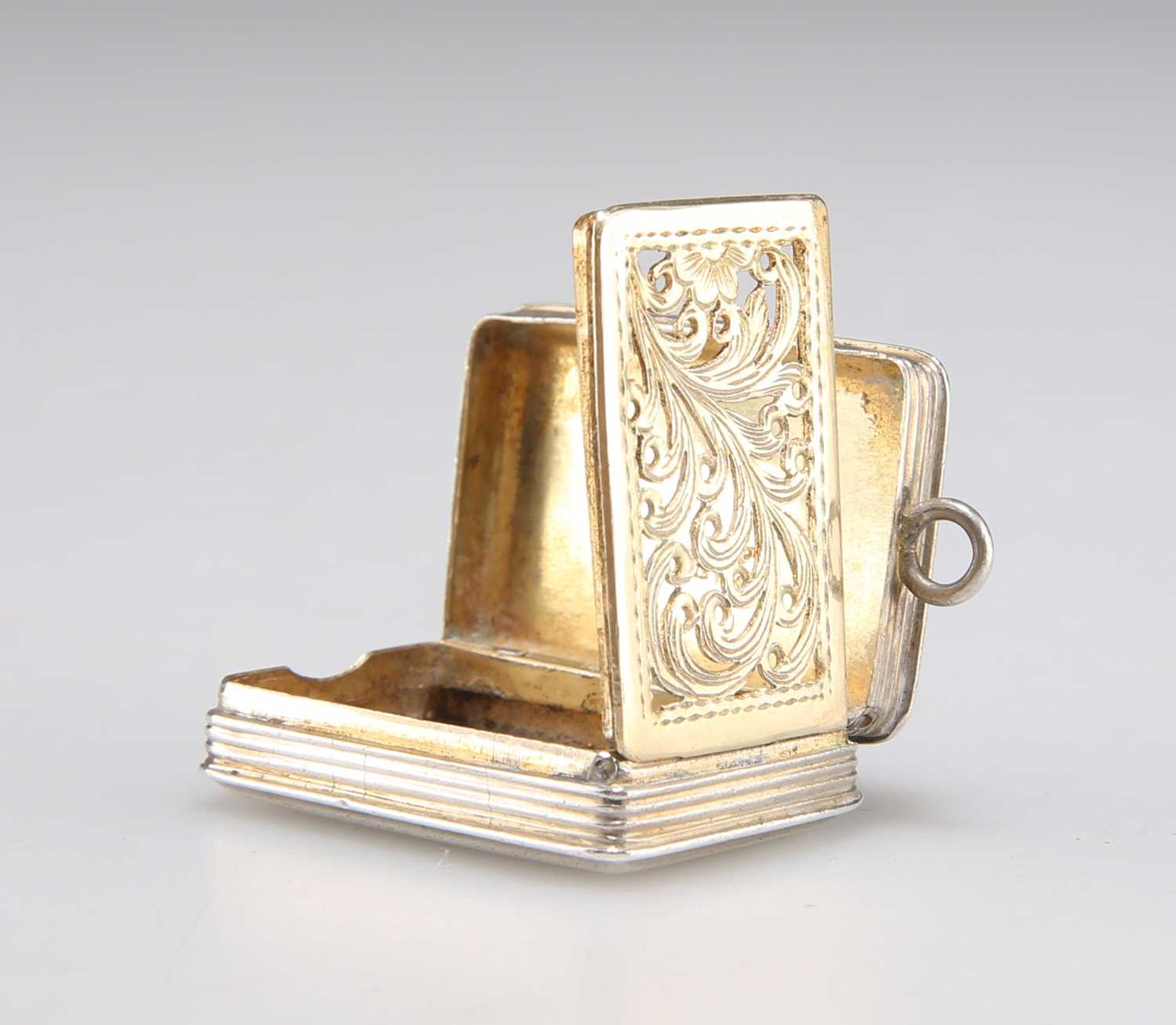 Lot 1056 - AN EARLY VICTORIAN SILVER VINAIGRETTE