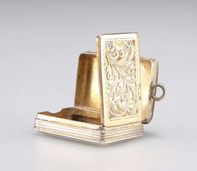 Lot 1056 - AN EARLY VICTORIAN SILVER VINAIGRETTE