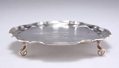 Lot 1014 - † AN ELIZABETH II SILVER WAITER, 'SINGAPORE TURF CLUB'