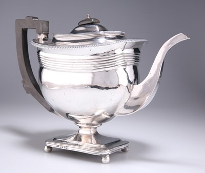 Lot 1263 - † A GEORGE III SILVER TEAPOT