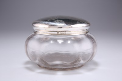 Lot 1248 - A GEORGE V SILVER-LIDDED LARGE GLASS TABLE JAR