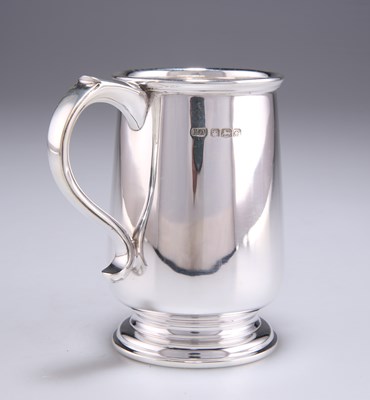 Lot 1287 - A GEORGE VI SILVER MUG