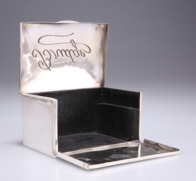 Lot 1112 - AN EDWARDIAN SILVER 'BRIDGE' BOX