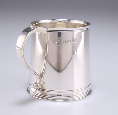 Lot 1071 - A GEORGE VI SILVER MUG