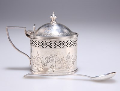 Lot 1083 - A VICTORIAN SILVER MUSTARD POT