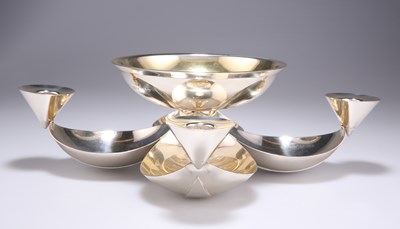 Lot 1034 - AN ELIZABETH II PARCEL-GILT SILVER CENTREPIECE