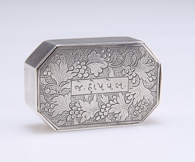 Lot 1276 - A RARE CHINESE EXPORT SILVER COMBINATION SNUFF BOX