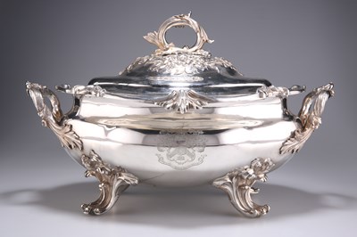 Lot 1270 - A WILLIAM IV SILVER SOUP TUREEN AND COVER