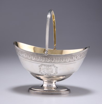 Lot 1402 - A GEORGE III SILVER SWING-HANDLE SUGAR BASKET