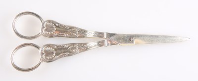 Lot 1091 - A PAIR OF GEORGE III SILVER KING'S HONEYSUCKLE PATTERN GRAPE SHEARS
