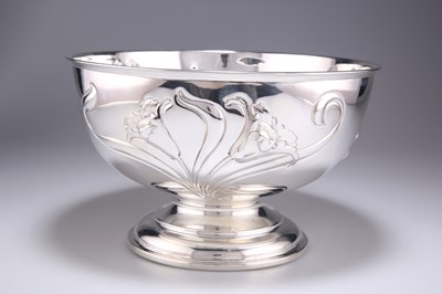 Lot 1099 - A LARGE ART NOUVEAU SILVER BOWL