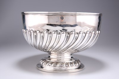 Lot 1189 - A LARGE VICTORIAN SILVER BOWL