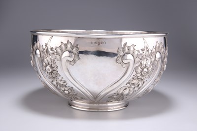 Lot 1027 - A GEORGE IV LARGE SILVER PUNCH BOWL