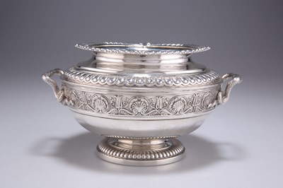 Lot 1419 - A GEORGE III SILVER SUGAR BOWL