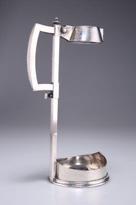 Lot 1343 - AN EARLY 20TH CENTURY SILVER-PLATED ADJUSTABLE CHAMPAGNE / WINE BOTTLE HOLDER