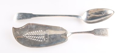 Lot 1400 - A GEORGE III SILVER FISH SLICE AND BASTING SPOON