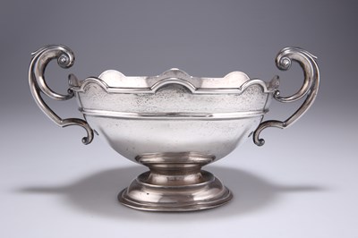 Lot 1380 - AN EDWARDIAN SILVER TWIN-HANDLED PEDESTAL DISH