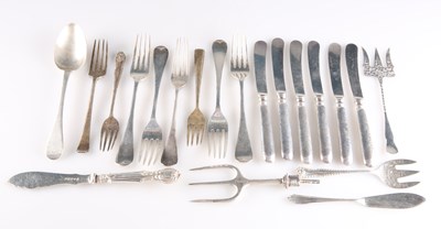 Lot 1274 - A MIXED GROUP OF ASSORTED SILVER FLATWARE, 20TH CENTURY