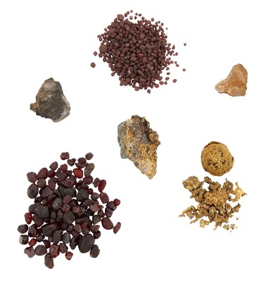 Lot 2034 - A QUANTITY OF GOLD NUGGETS AND ROUGH GARNETS