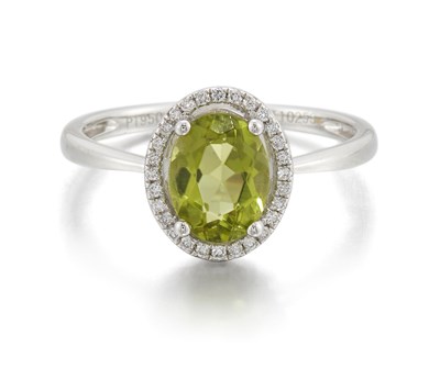 Lot 2127 - A PLATINUM PERIDOT AND DIAMOND CLUSTER RING