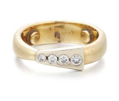 Lot 2177 - A DIAMOND RING