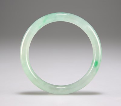 Lot 3150 - A JADE BANGLE