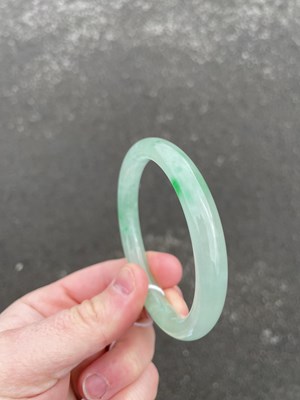 Lot 3150 - A JADE BANGLE