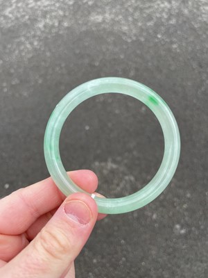 Lot 3150 - A JADE BANGLE