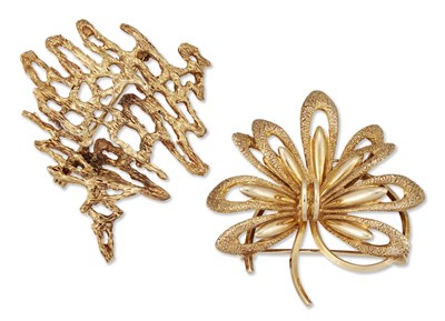 Lot 2228 - TWO 9 CARAT GOLD BROOCHES