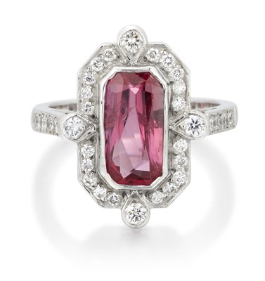 Lot 2273 - AN ART DECO STYLE RUBY AND DIAMOND CLUSTER RING