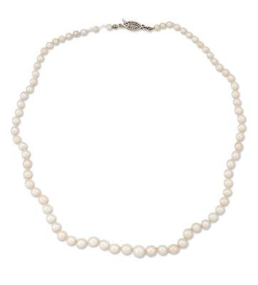 Lot 2162 - A CULTURED PEARL NECKLACE