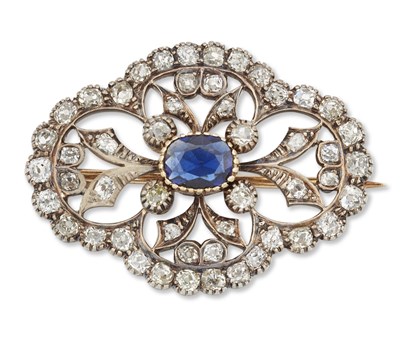 Lot 2116 - AN EARLY 20TH CENTURY SAPPHIRE AND DIAMOND BROOCH