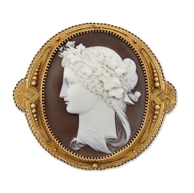 Lot 2037 - A MID-19TH CENTURY SHELL CAMEO BROOCH