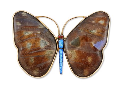 Lot 2078 - AN EARLY 20TH CENTURY 9 CARAT GOLD BUTTERFLY BROOCH