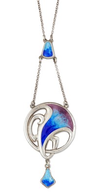 Lot 2101 - CHARLES HORNER - A SILVER AND ENAMEL PENDANT NECKLACE