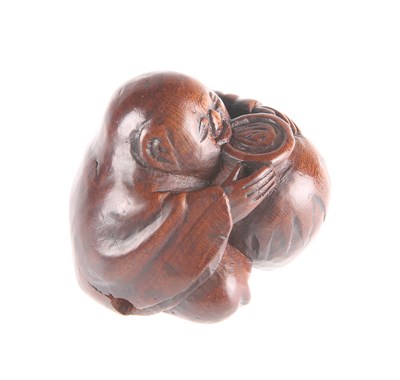 Lot 3044 - A JAPANESE WOODEN NETSUKE