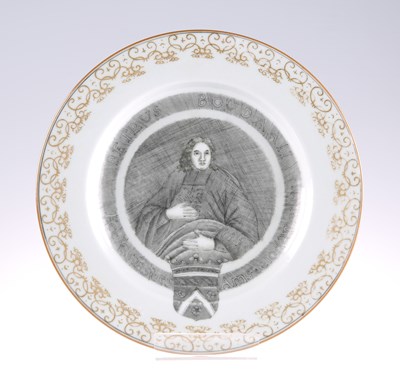 Lot 3033 - A CHINESE GRISAILLE PLATE