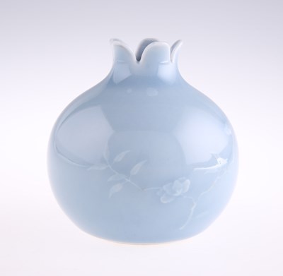 Lot 3120 - A CHINESE SKY-BLUE GLAZED POMEGRANATE VASE