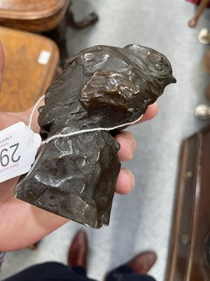 Lot 292 - FIRST HALF OF THE 20TH CENTURY, A CAST BRONZE GROUP OF A PAIR OF FLEDGING BIRD CHICKS