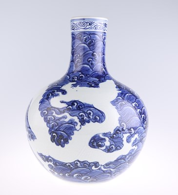 Lot 211 - A CHINESE LARGE BLUE AND WHITE 'DRAGON' VASE