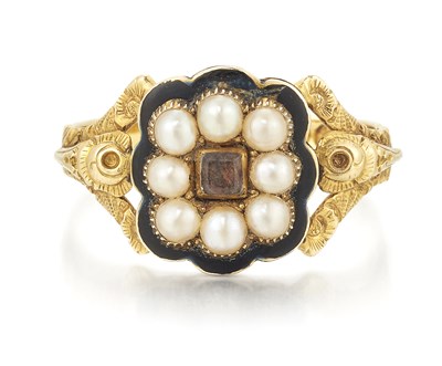Lot 2027 - AN 18 CARAT GOLD WILLIAM IV ENAMEL AND SPLIT PEARL MOURNING RING