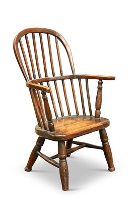 Lot 690 - A 19TH CENTURY OAK AND BEECH PRIMITIVE WINDSOR CHILD'S CHAIR