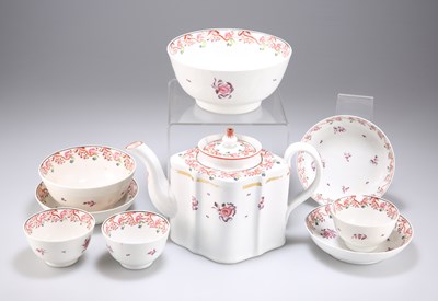 Lot 44 - AN EARLY 19TH CENTURY NEW HALL PORCELAIN TEA SERVICE