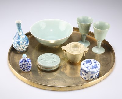 Lot 3153 - A GROUP OF ITEMS