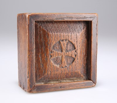 Lot 745 - A 19TH CENTURY SMALL OAK BOX