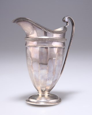 Lot 1392 - A GEORGE V SILVER CREAM JUG