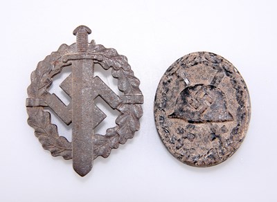 Lot 469 - A WW2 THIRD REICH WOUND BADGE, AND AN IRON SA SPORTS BADGE