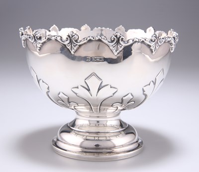 Lot 1153 - A GEORGE V SILVER PEDESTAL BOWL