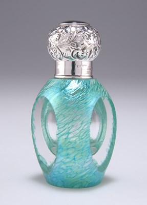 Lot 1364 - A GEORGE V SILVER-TOPPED IRIDESCENT GLASS SCENT BOTTLE