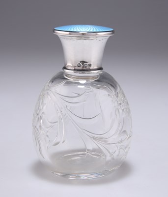 Lot 1416 - A GEORGE V SILVER AND GUILLOCHÉ ENAMEL-TOPPED SCENT BOTTLE